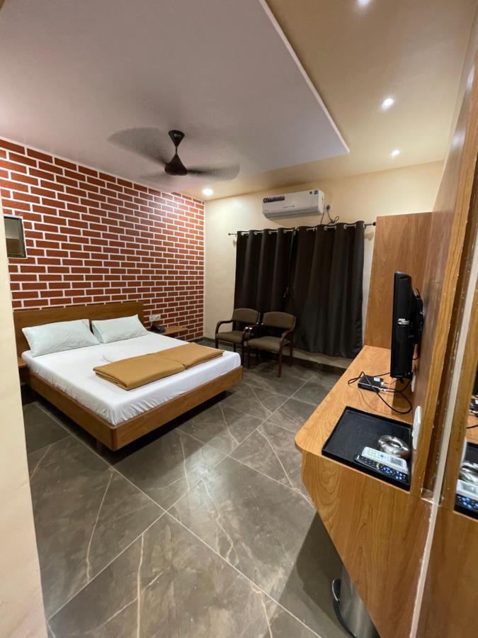 Hotel Vardhan Silvassa Εξωτερικό φωτογραφία