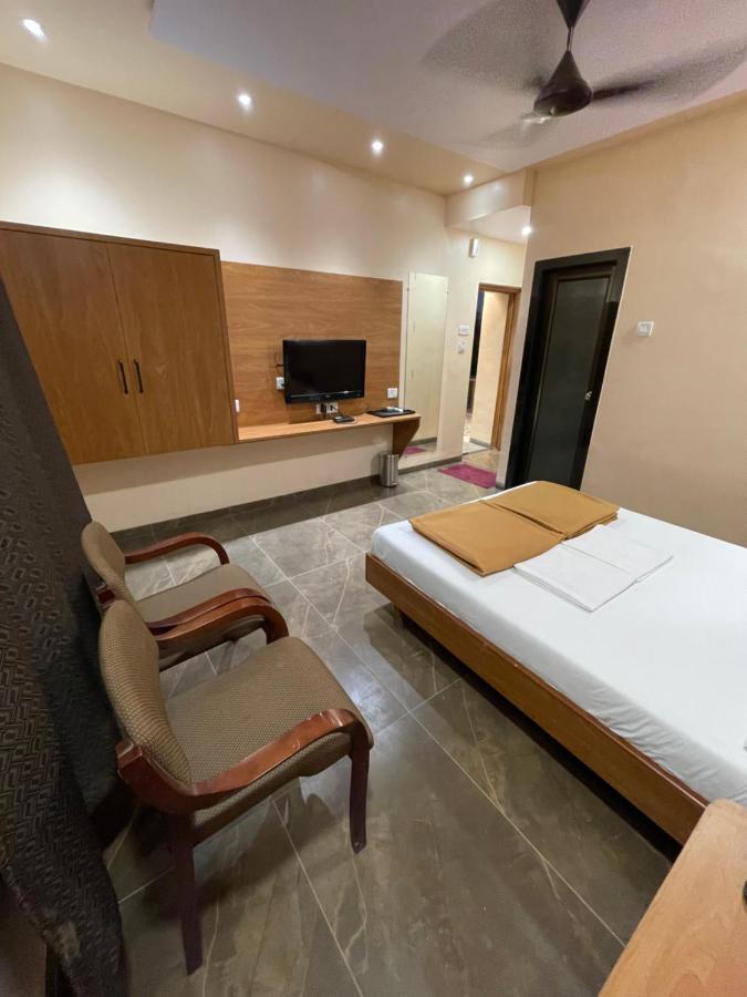 Hotel Vardhan Silvassa Εξωτερικό φωτογραφία