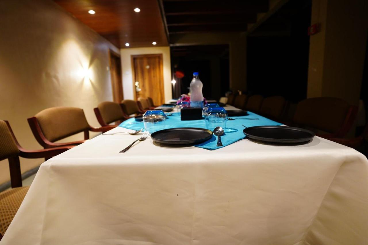 Hotel Vardhan Silvassa Εξωτερικό φωτογραφία